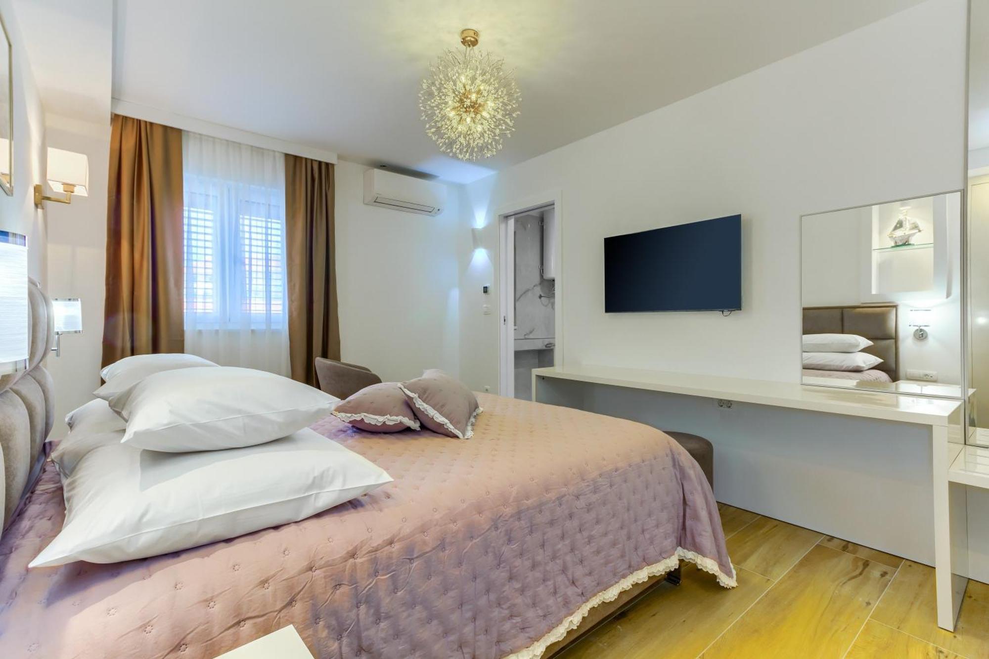 Bed & Breakfast Luxury Bed & Breakfast Irini, In The Heart Of