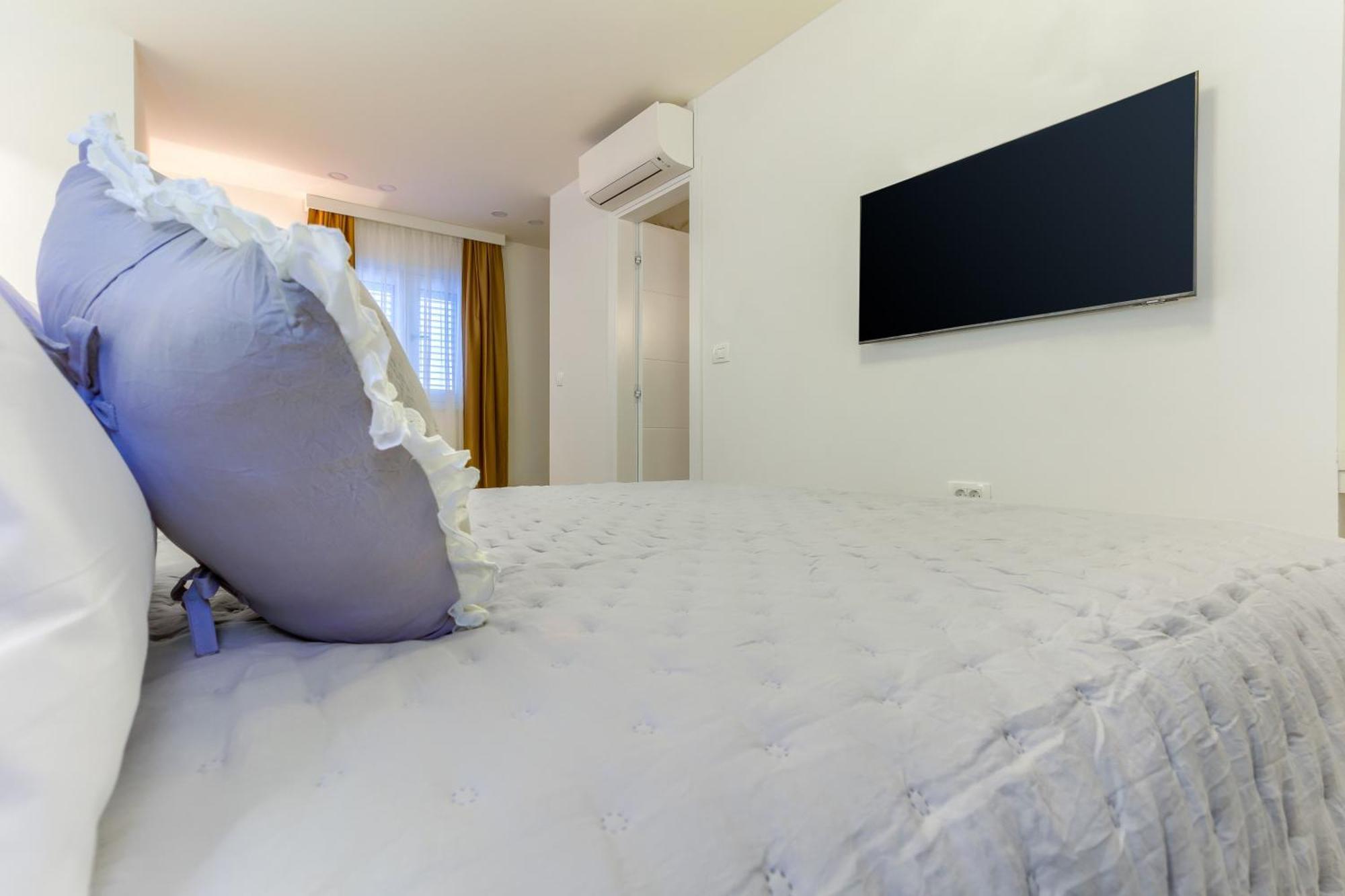 Bed & Breakfast Luxury Bed & Breakfast Irini, In The Heart Of *